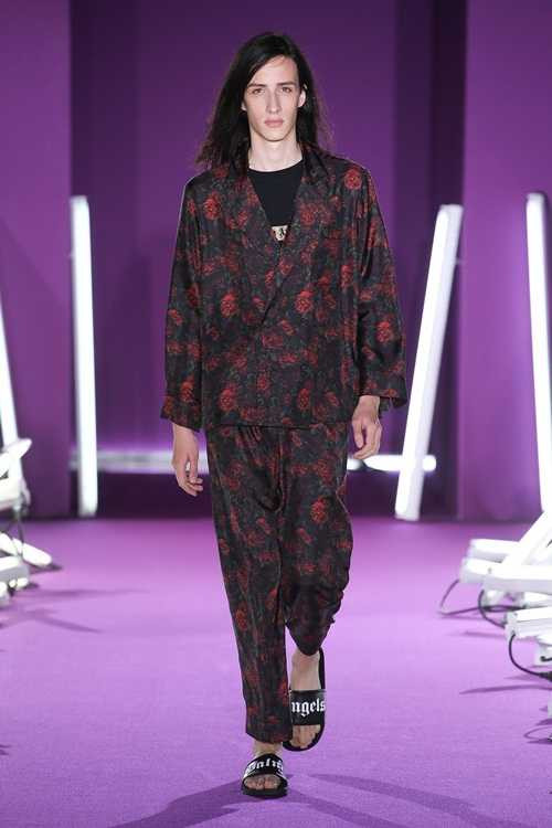 Quần áo in tư thế sex của nhà thiết kế Italy