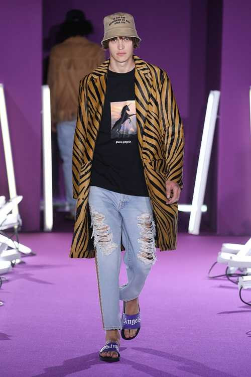 Quần áo in tư thế sex của nhà thiết kế Italy