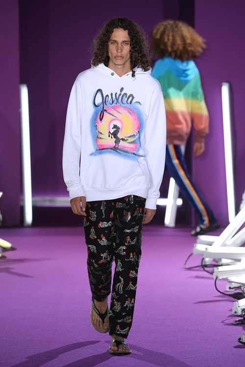 Quần áo in tư thế sex của nhà thiết kế Italy