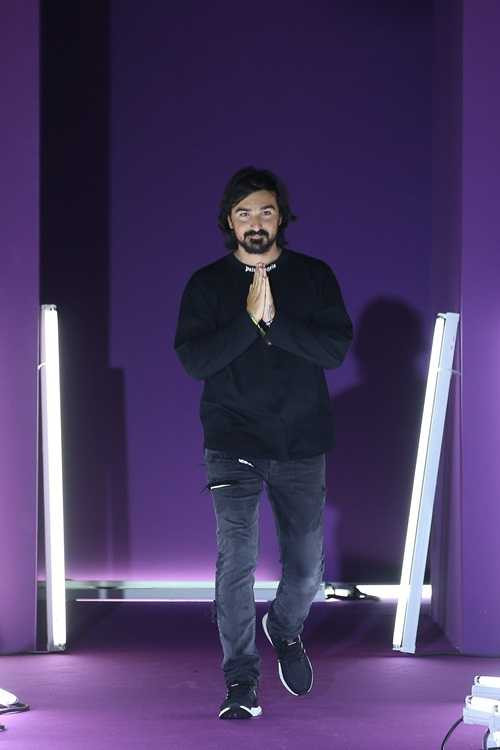 Quần áo in tư thế sex của nhà thiết kế Italy