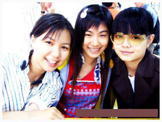 Sau đó một thời gian, Ngô Quỳnh Anh gia nhập nhóm H.A.T, thay thế vị trí của Thu Thủy. Cô cùng Lương Bích Hữu và Phạm Quỳnh Anh gặt hái nhiều thành công với lượng bài hit đáng kể. Tuy nhiên, nhóm H.A.T chỉ tồn tại một thời gian ngắn. Sau khi nhóm tan rã, Ngô Quỳnh Anh bỏ nghề ca hát, theo học ngành Marketing ở một trường đại học quốc tế. Một nguồn tin cho biết, cuộc sống gia đình của Ngô Quỳnh Anh trong giai đoạn này có khá nhiều biến động. Đó cũng là một trong những lý do khiến cô trở nên sống khép kín.