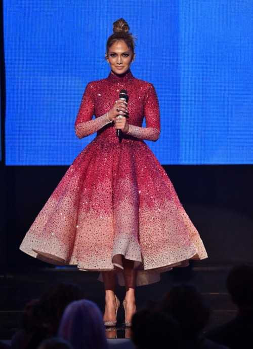 pham huong dinh nghi an mac vay nhai - 4