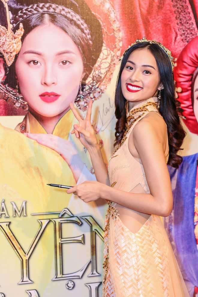 Cuong Do La lang le den xem phim ung ho ban gai Ha Vi hinh anh 7