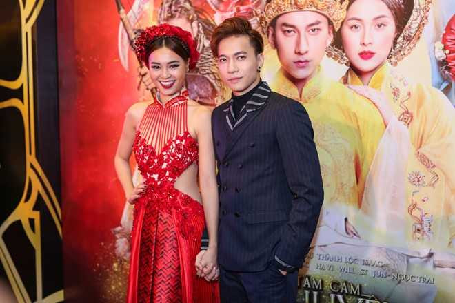 Cuong Do La lang le den xem phim ung ho ban gai Ha Vi hinh anh 9