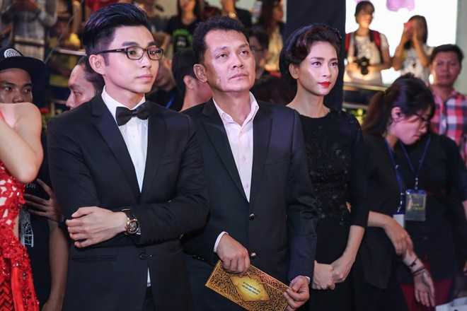 Cuong Do La lang le den xem phim ung ho ban gai Ha Vi hinh anh 12