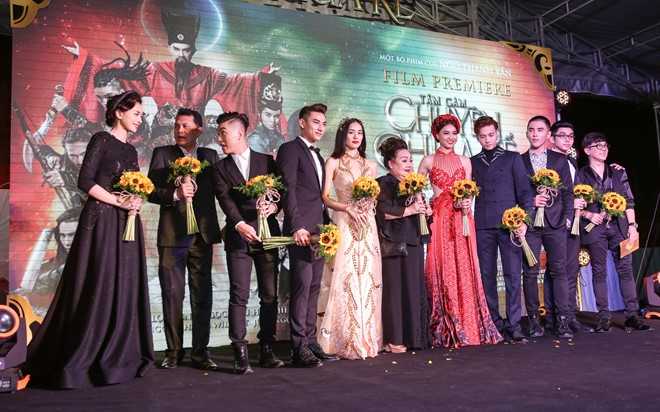 Cuong Do La lang le den xem phim ung ho ban gai Ha Vi hinh anh 1