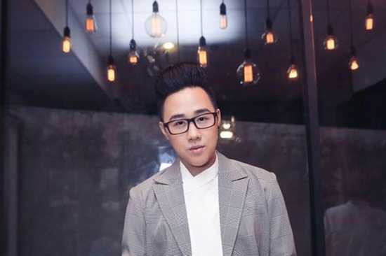 20160824102215-2408-trung-quan-idol-002