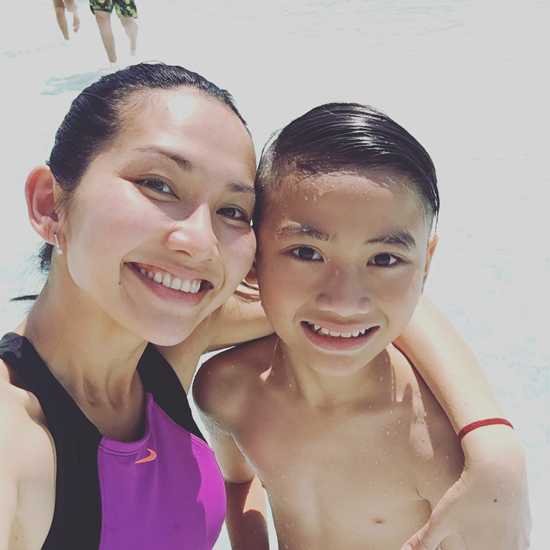 Riêng Sonic thì đặc biệt hào hứng với những hoạt động vui chơi mà bố mẹ dành cho mình. 