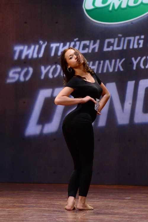 Vốn là một vũ công chuyên nghiệp và đam mê nhảy múa nên Mai Ngô đã tham gia cuộc thi 'So you think you can dance'. Cô lọt top 30 nhưng đã quyết định rút lui để tham gia một chương trình truyền hình thực tế về người mẫu.