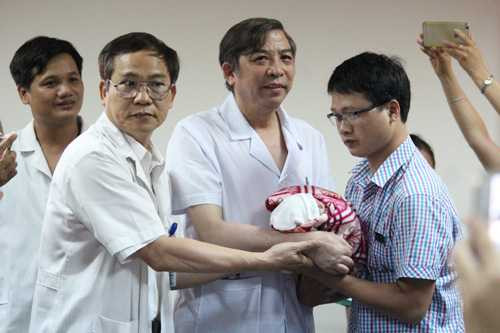 50-ngay-kien-cuong-chien-dau-cua-con-san-phu-tu-choi-ung-thu-de-sinh-con-1-1472630235-width500height333