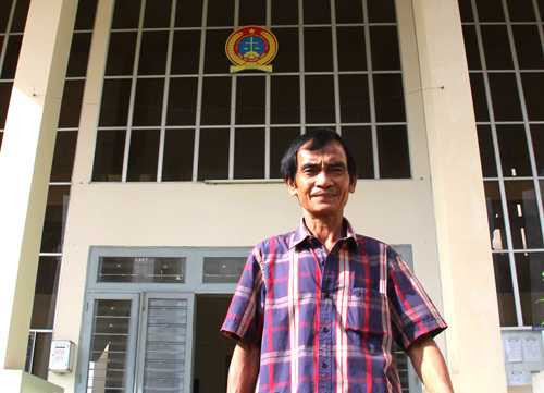 Ông Nén chấp nhận ra tòa khi yêu cầu bồi thường oan sai 18 tỷ đồng không được TAND tỉnh Bình Thuận chấp nhận. Ảnh: Phước Tuấn