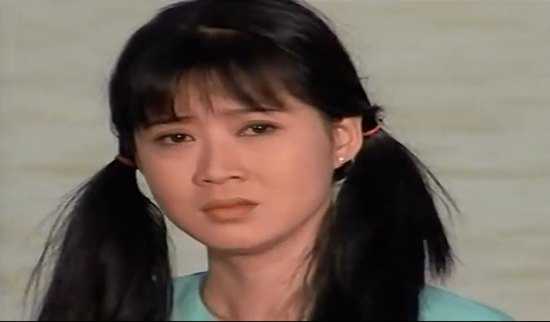 Năm 27 tuổi, Diễm Hương đẹp trong trẻo. Chị xuất hiện trong phim 'Những nẻo đường phù sa' rồi giải nghệ gây tiếc nuối.