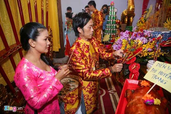 Bo me Hoai Linh ve Viet Nam du le gio To nganh san khau hinh anh 7