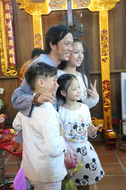 Hoài Linh gầy nhom tự tay lau dọn nhà Tổ gây xúc động - 9