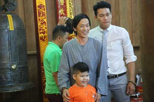 Hoài Linh gầy nhom tự tay lau dọn nhà Tổ gây xúc động - 8