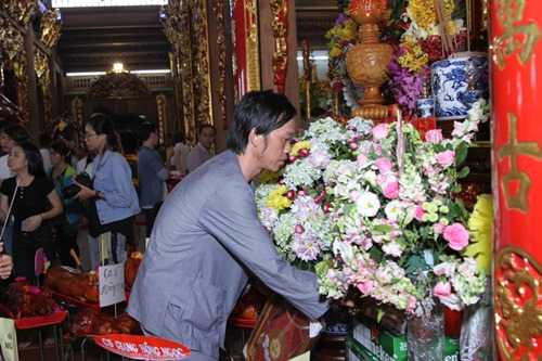 Hoài Linh gầy nhom tự tay lau dọn nhà Tổ gây xúc động - 12