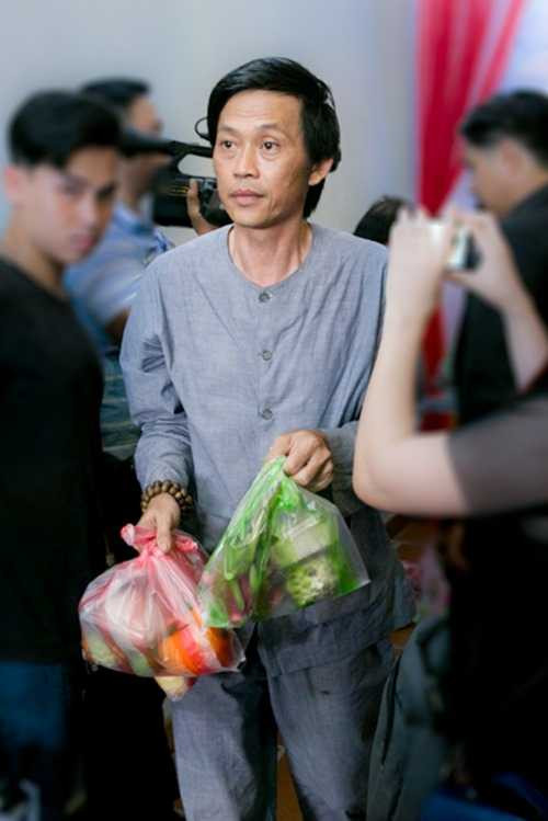 Hoài Linh gầy nhom tự tay lau dọn nhà Tổ gây xúc động - 13