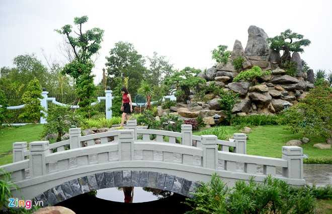 Toan canh nha tho To cua Hoai Linh o Sai Gon hinh anh 17