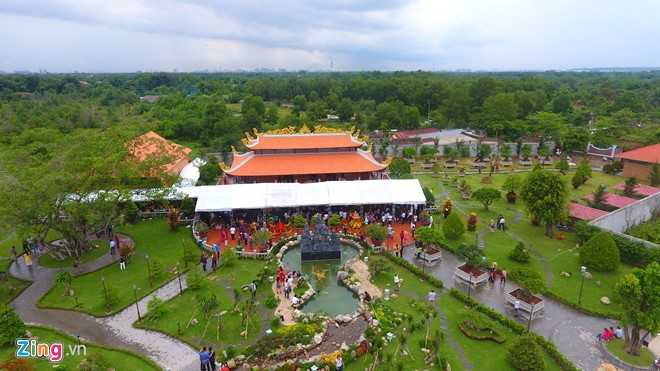 Toan canh nha tho To cua Hoai Linh o Sai Gon hinh anh 3