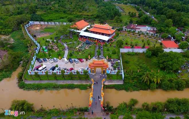 Toan canh nha tho To cua Hoai Linh o Sai Gon hinh anh 2