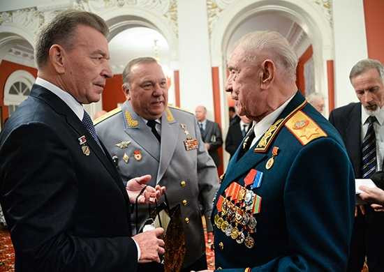 Bắt giữ Nguyên soái Dmitry Timopheyevich Yazov cùng Đại tướng Vladimir Shamanov. (Ảnh: WikiCommon)