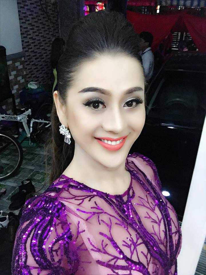 Lâm Chi Khanh mặc xuyên thấu lộ nội y đi cúng Tổ nghề - 1