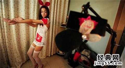 Thu nhap beo bot cua nhung MC truc tuyen bi tieng goi duc hinh anh 2