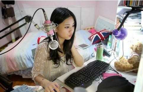 Thu nhap beo bot cua nhung MC truc tuyen bi tieng goi duc hinh anh 3