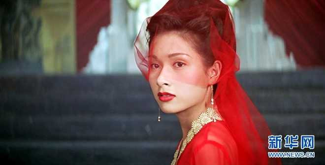 Tinh duyen lan dan cua Hoa hau tung bi danh ghen o nha hang hinh anh 1