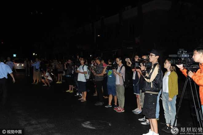 Tai tu 'Hoa ra anh van o day' trum nylon tu tu o tuoi 28 hinh anh 3