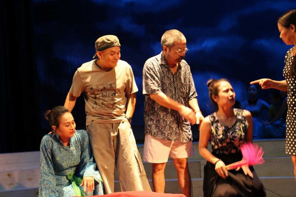 hau-truong-liveshow-xuan-hinh (9)