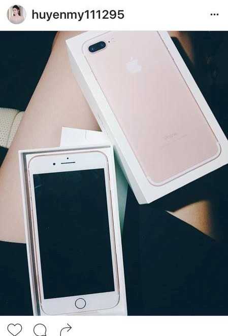A hau Huyen My, vo Binh Minh khoe iPhone 7 moi tau hinh anh 1