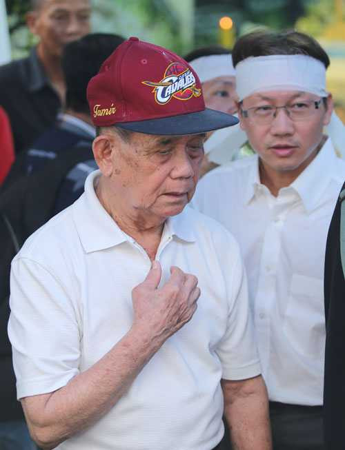 Người bố 95 tuổi thẫn thờ nhìn di ảnh Minh Thuận - 3