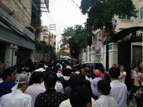Bất ngờ cả nghìn người xuống đường tiễn biệt Minh Thuận - 1