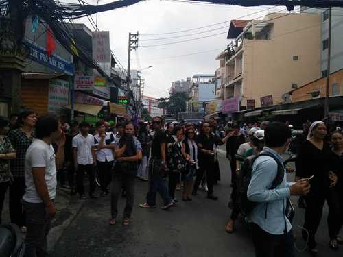 Bất ngờ cả nghìn người xuống đường tiễn biệt Minh Thuận - 7