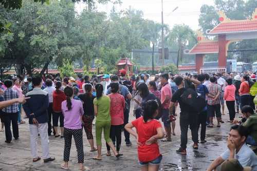 Bất ngờ cả nghìn người xuống đường tiễn biệt Minh Thuận - 13
