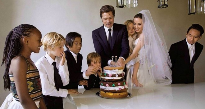 Angelina Jolie - Brad Pitt: 12 nam thien tinh su Hollywood hinh anh 13