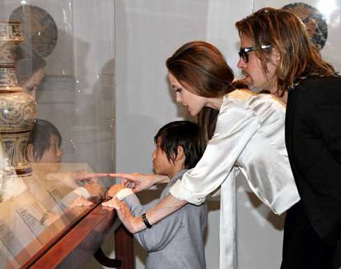 Angelina Jolie - Brad Pitt: 12 nam thien tinh su Hollywood hinh anh 12