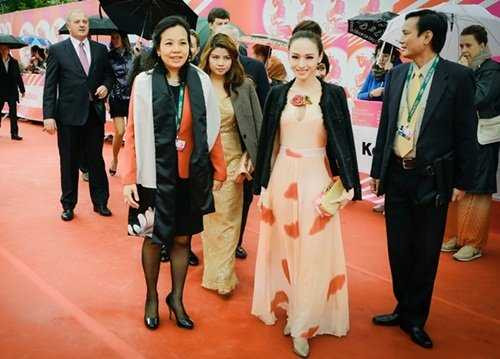 20160923111149-phuong-nga-003