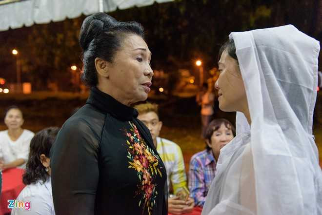 Dong nghiep toi vieng NSND Thanh Tong trong dem muon hinh anh 5