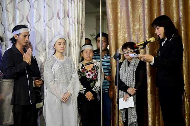 Con gai NSND Thanh Tong nghen ngao trong dam tang cha hinh anh 1