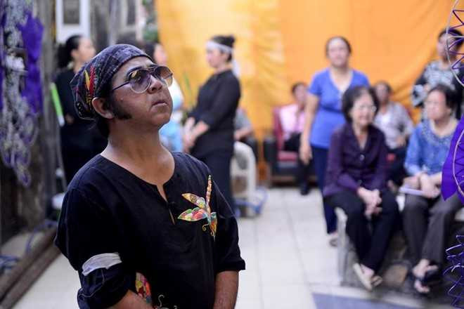 Con gai NSND Thanh Tong nghen ngao trong dam tang cha hinh anh 7