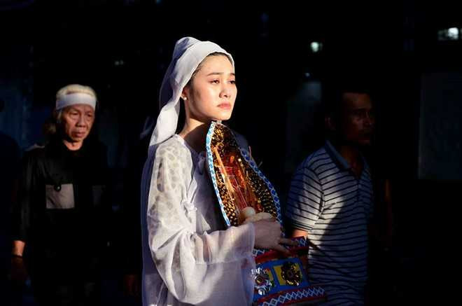 Con gai NSND Thanh Tong nghen ngao trong dam tang cha hinh anh 15