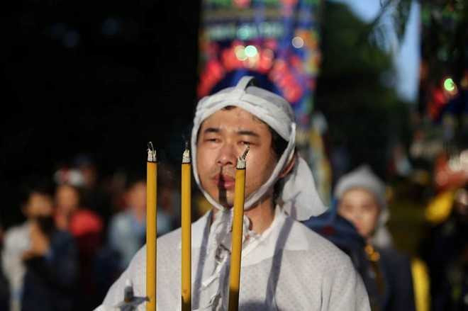 Con gai NSND Thanh Tong nghen ngao trong dam tang cha hinh anh 10