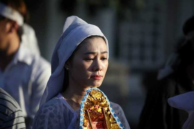 Con gai NSND Thanh Tong nghen ngao trong dam tang cha hinh anh 13