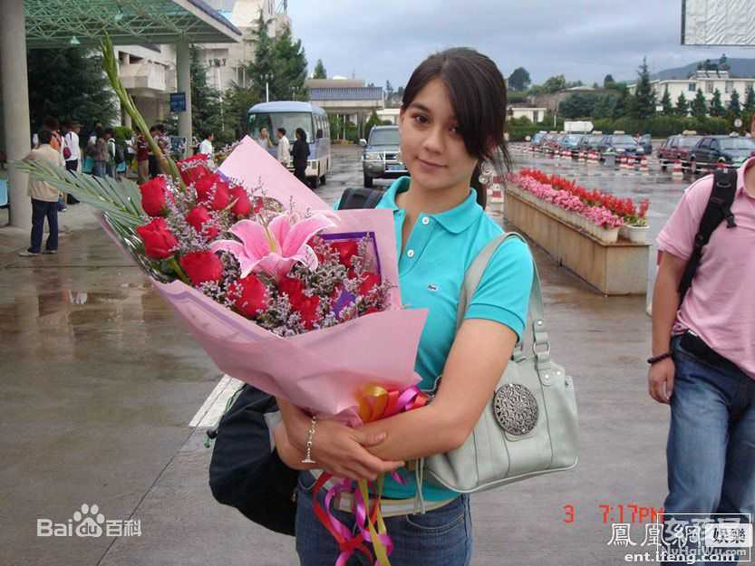 Ngất ngây vẻ đẹp như ánh trăng của con gái 