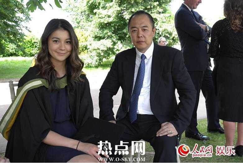 Ngất ngây vẻ đẹp như ánh trăng của con gái 