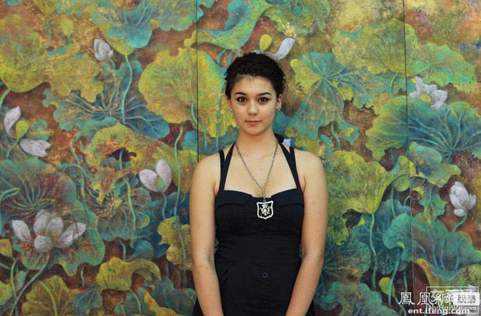 Ngất ngây vẻ đẹp như ánh trăng của con gái 