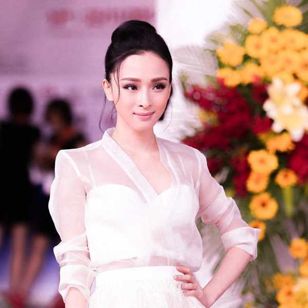 Trương Hồ Phương Nga ngậm ngùi mang tội danh 'lừa đảo chiếm đoạt tài sản' trong suốt gần một năm bị tạm giam.