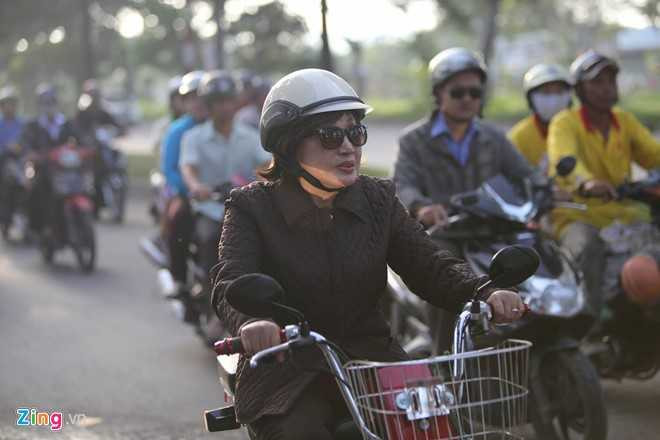 Nhieu nghe si den dua tien NSND Thanh Tong sang som nay hinh anh 9